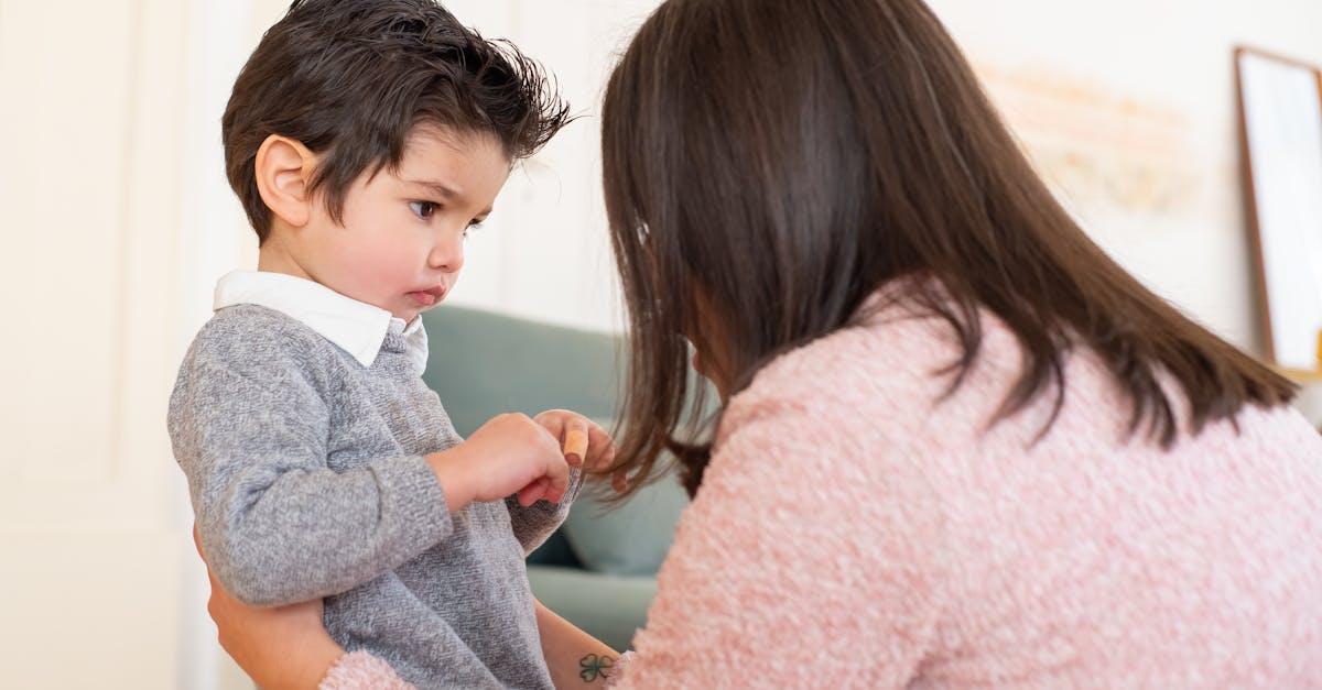Słowa, które dodają otuchy: jak wspierać dziecko w rozmowie o diagnozie