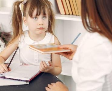 Od stresu do zachwytu: rozmowy o lekturach szkolnych, które wciągną Twoje dziecko