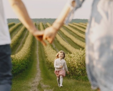 Miłość we troje: jak wspierać partnera, który czuje zazdrość o dziecko