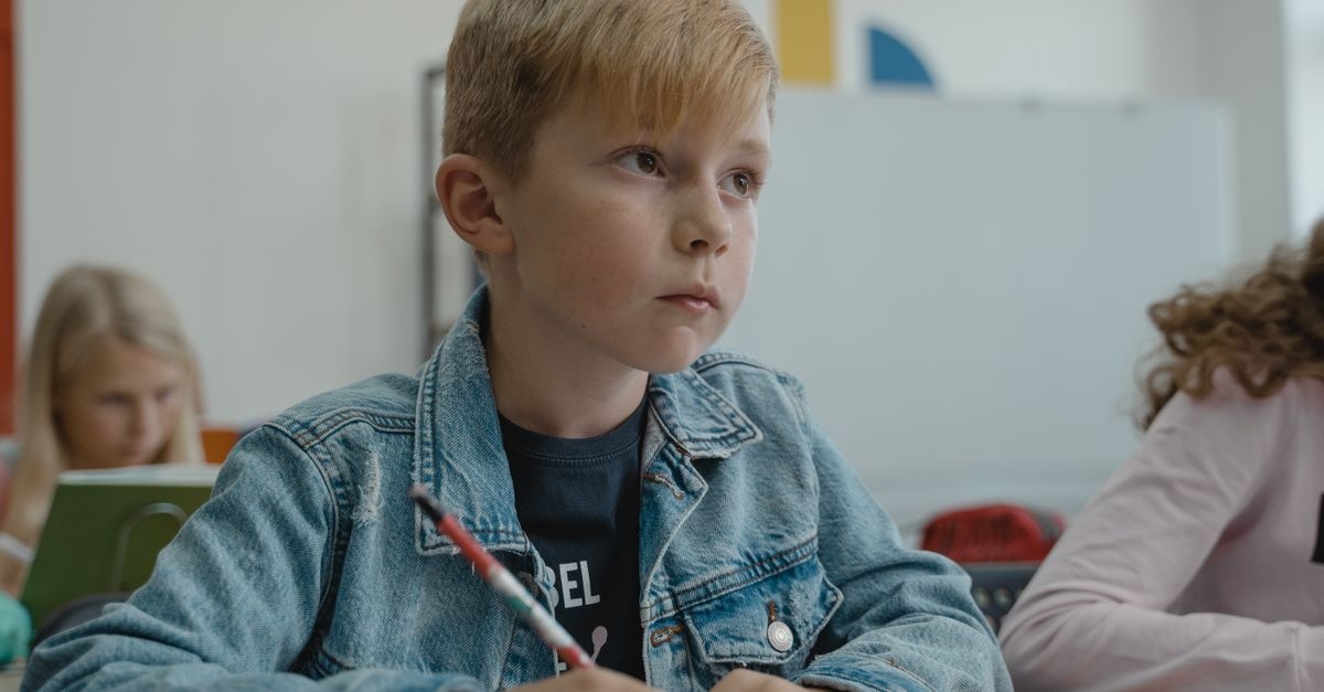 Miękkie lądowanie w nowej szkole: jak pomóc dziecku szybko odnaleźć się po przeprowadzce