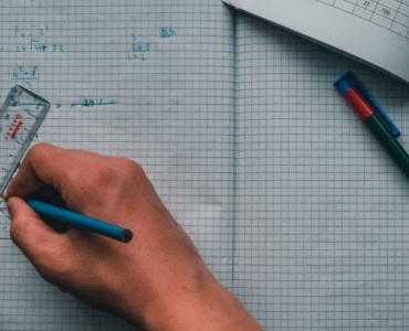 Kiedy korepetycje z matematyki naprawdę mają sens? Praktyczny przewodnik dla rodziców i uczniów