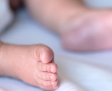 Małe kroki, wielkie skoki: jak ulżyć dziecku w bólach rośnięcia i odzyskać spokojne noce